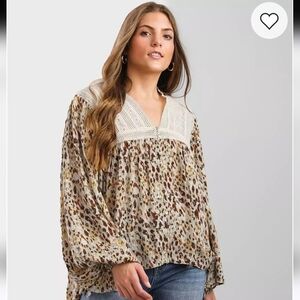 Gimmicks by BKE Pieced Print Lace Woven Blouse